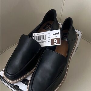 NWT (DV by Dolce Vita) LADIES, Black Leather Loafers size 9